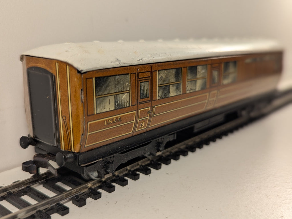 Hornby Dublo OO Gauge LNER Brake Third Coach Passenger Coach 45402