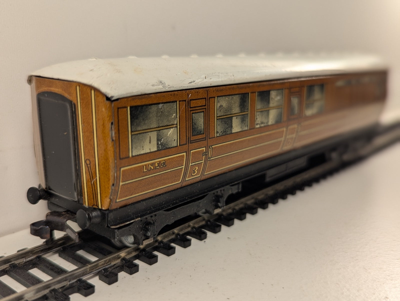 Hornby Dublo OO Gauge LNER Brake Third Coach Passenger Coach 45402