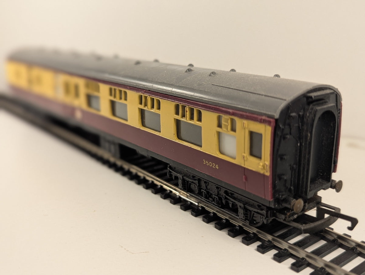 Tri-ang R383 OO Gauge BR Mk1 Brake Second Coach 35024 – Maroon & Cream