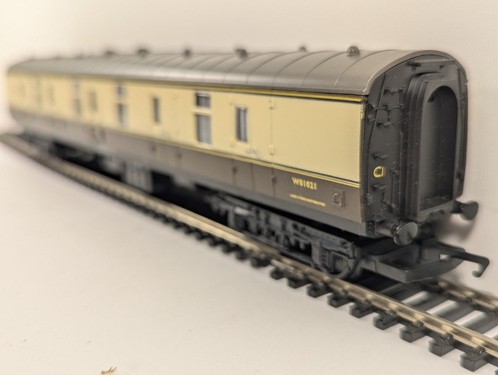 Hornby OO Gauge BR Mk1 Full Brake (BG) Passenger Coach W81021