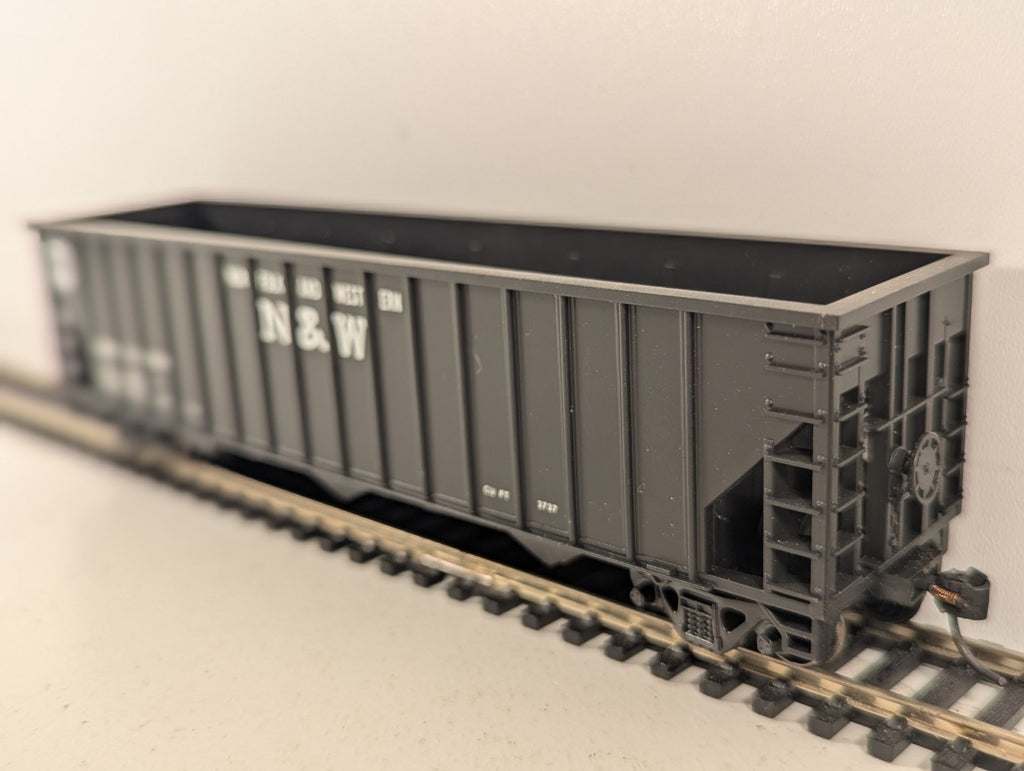 Athearn HO Gauge Norfolk & Western 3-Bay Hopper wagon 132998