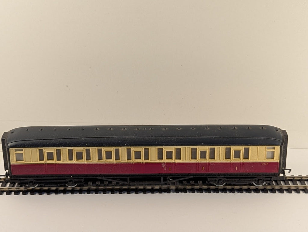 Hornby OO Gauge R937 BR Gresley Composite Coach Crimson and Cream E18276