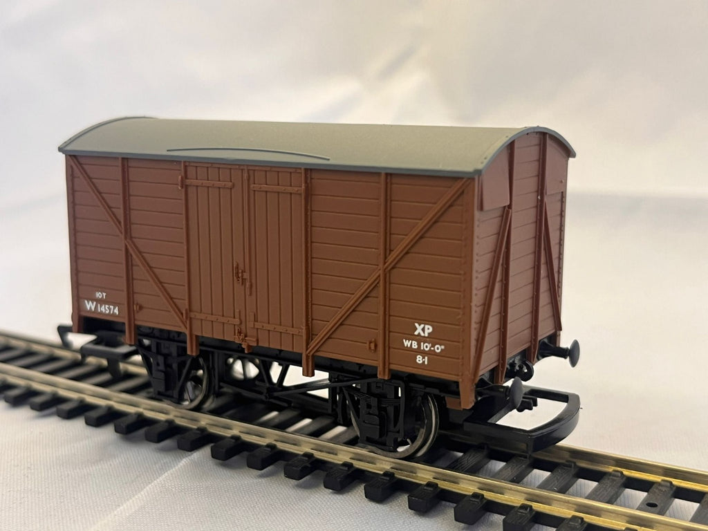 Hornby R6271 BR Brown 10 Ton Ventilated Van