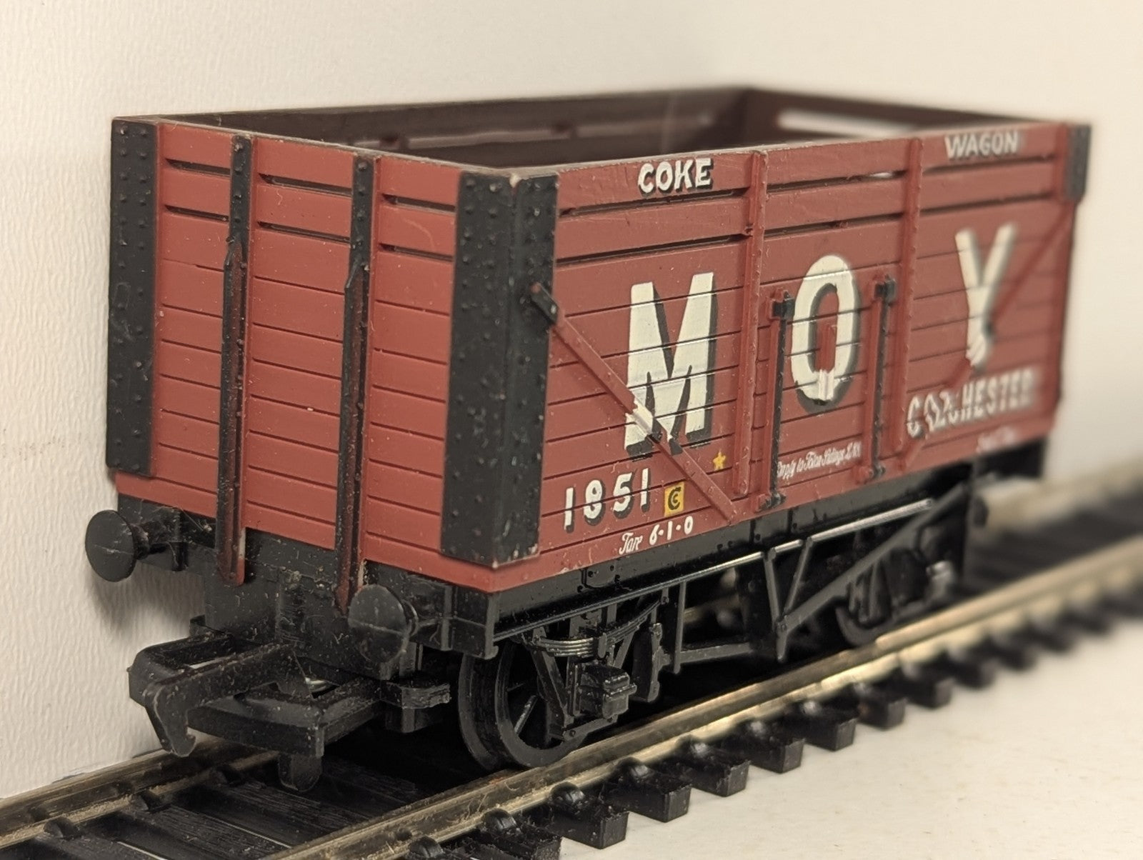 Mainline OO Gauge 7 Plank Coke Wagon 'Moy' Colchester Goods Wagon