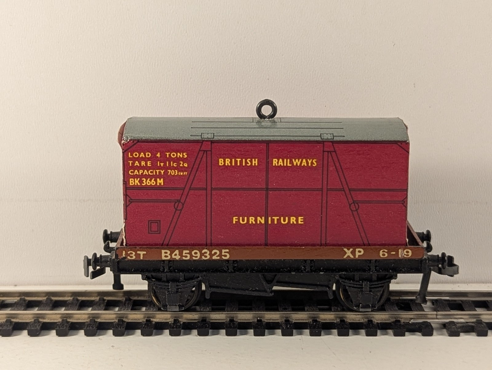 Hornby Dublo 32087 OO Gauge D1 Low-Sided Wagon with Furniture Container - Boxed