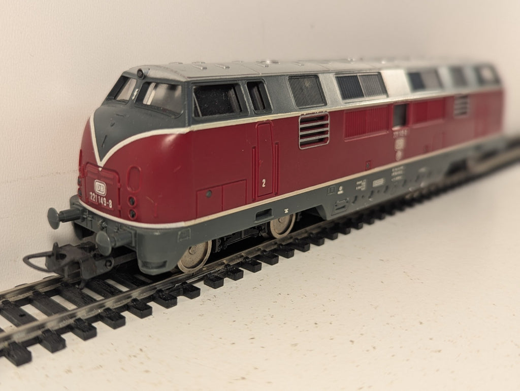Lima HO Gauge DB Class 221 Diesel Locomotive 221 149-8 DB Crimson & Grey