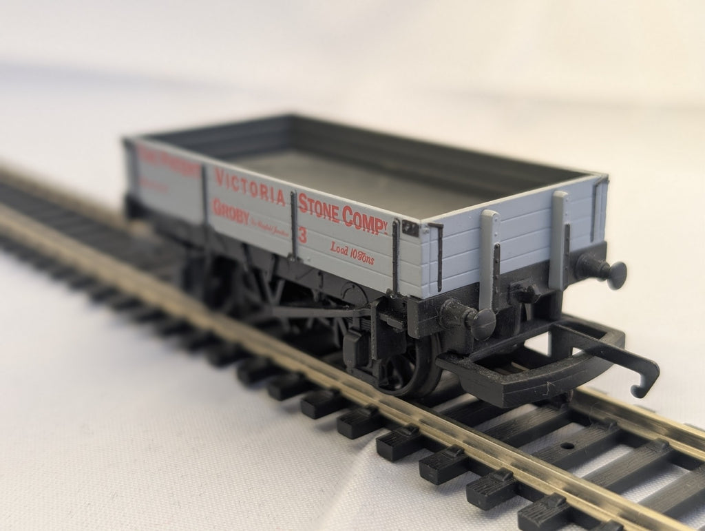 Hornby R151 3-Plank Open Wagon “Victoria Stone Company, Groby” Grey