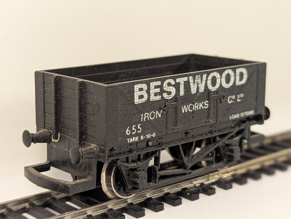 Hornby R009-020 OO Gauge Bestwood Iron Works 5 Plank Wagon weathered