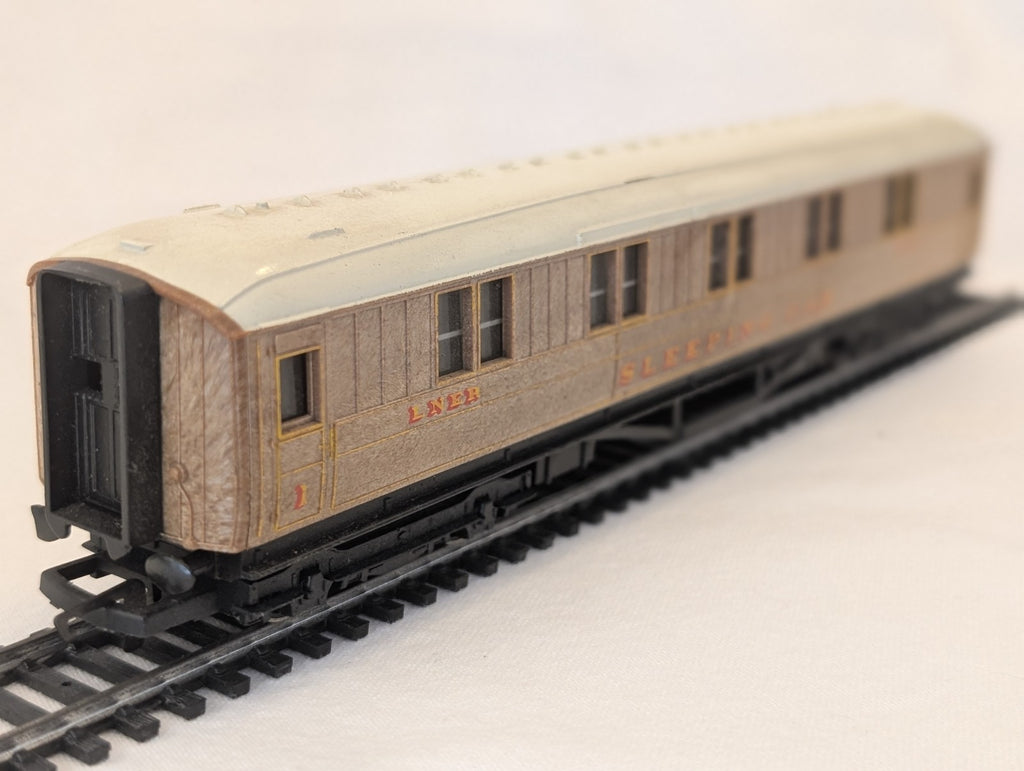 Hornby R430 OO Gauge LNER Sleeping Car No. 1237