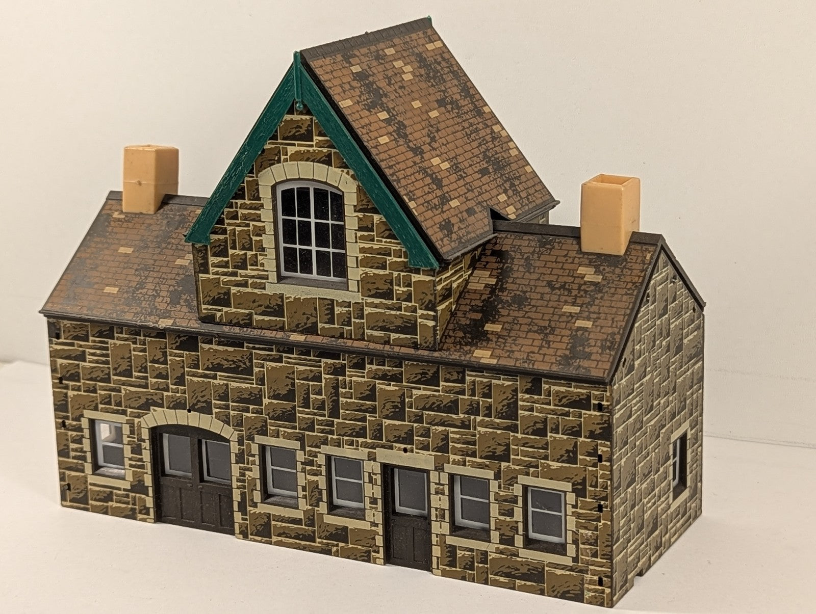 Hornby OO Gauge Station Building Stone R502-010