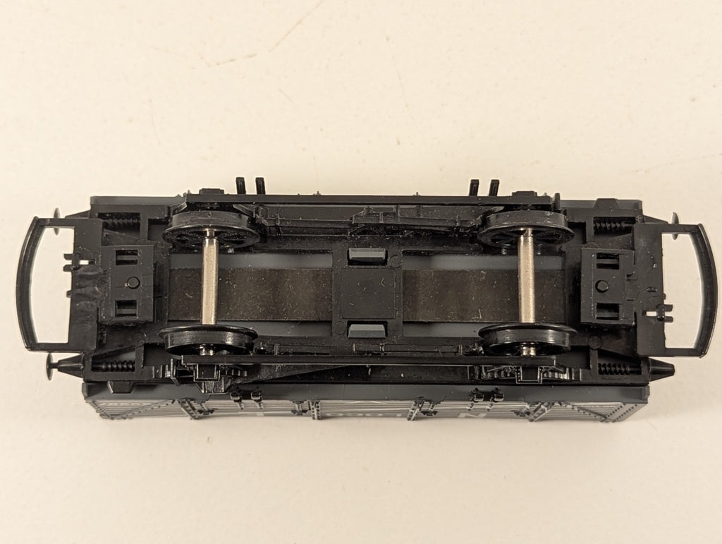 Mainline OO Gauge LNER Grey 7 Plank Wagon – Missing Buffer