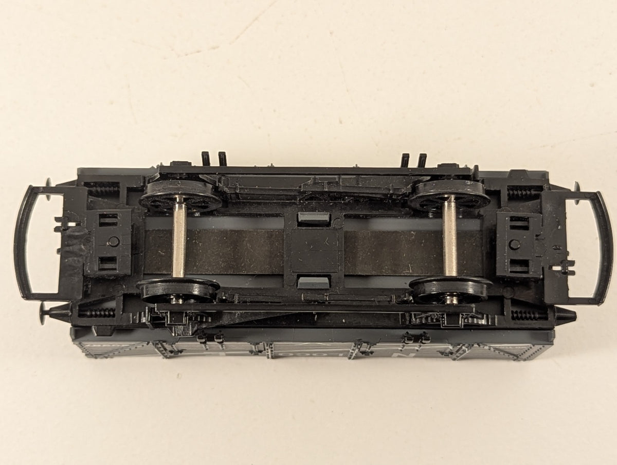Mainline OO Gauge LNER Grey 7 Plank Wagon – Missing Buffer