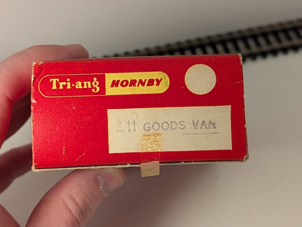 Tri-ang Hornby R11 / R14 BR 10T Closed Goods Van – W8755