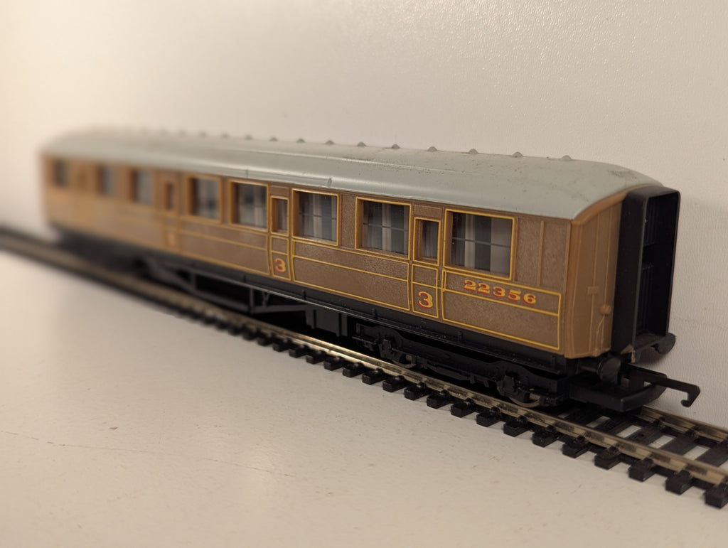 Hornby OO Gauge LNER Composite Coach Passenger Coach 22356 LNER Teak