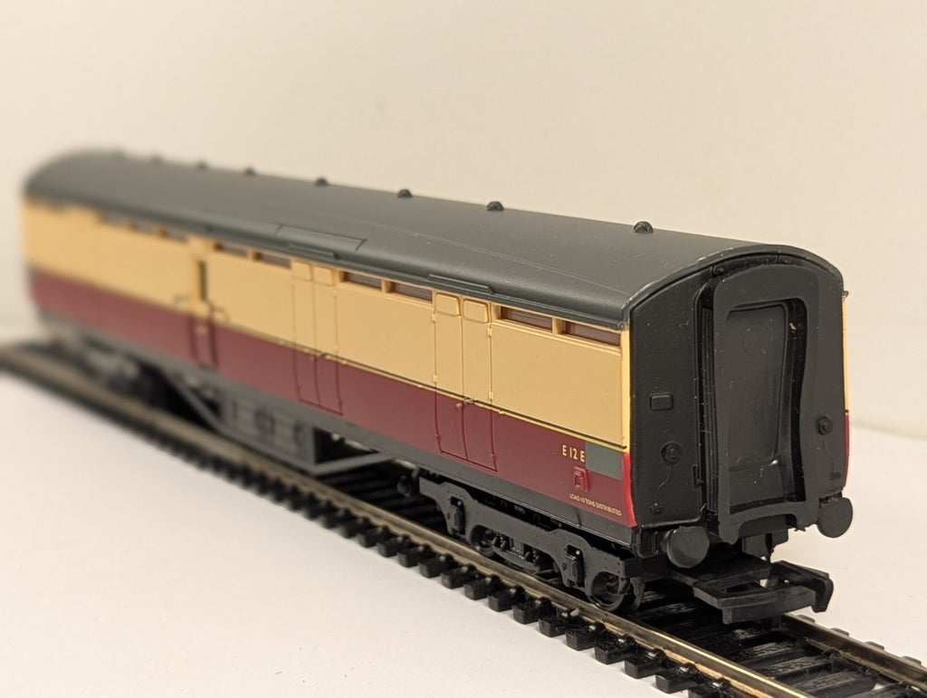 Bachmann 63ft Thompson BG Full Brake Crimson & Cream OO Gauge Boxed