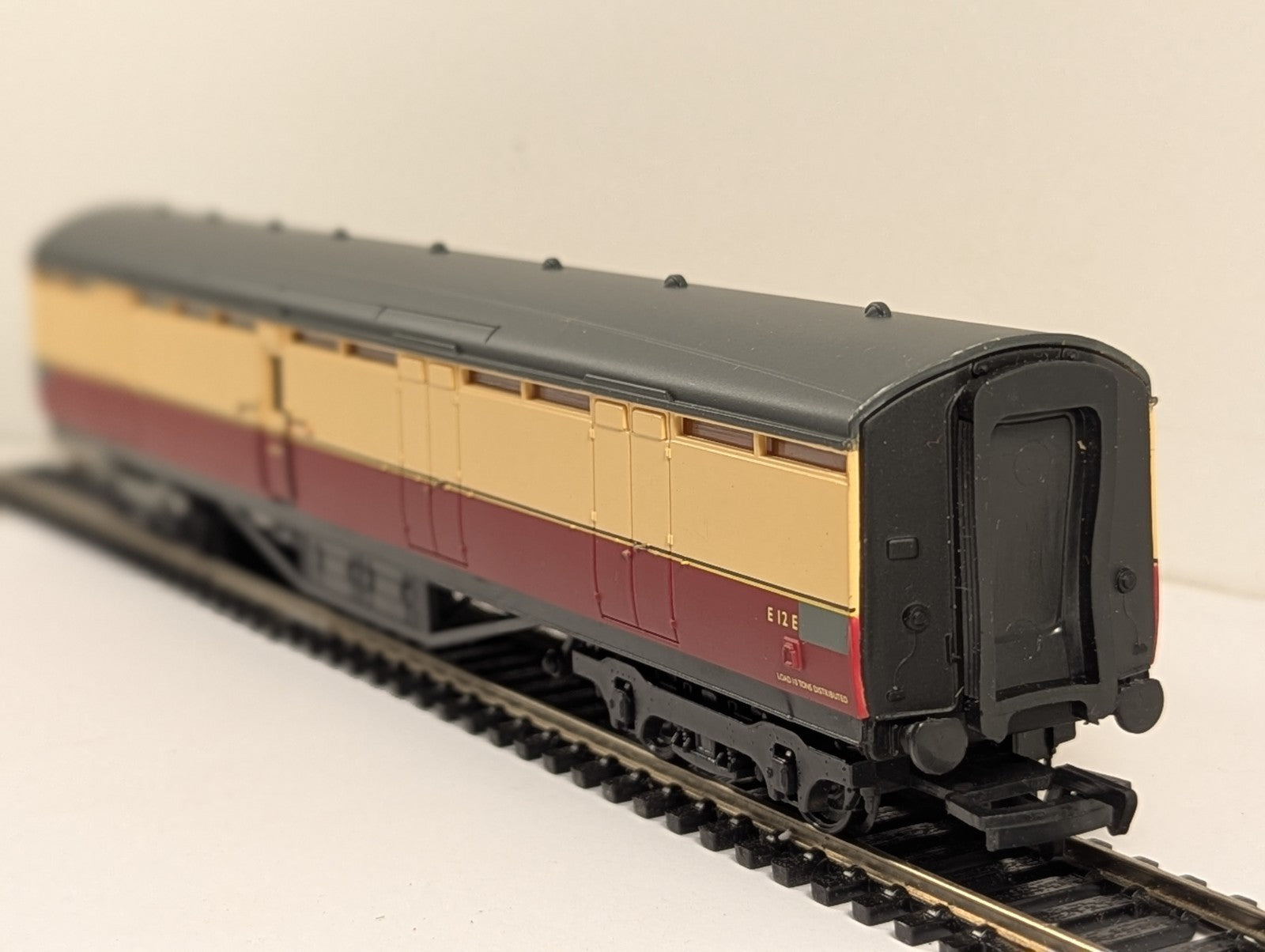 Bachmann 63ft Thompson BG Full Brake Crimson & Cream OO Gauge Boxed