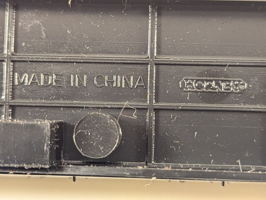 Hornby R4030D OO Gauge GWR Suburban B Composite Brake Coach