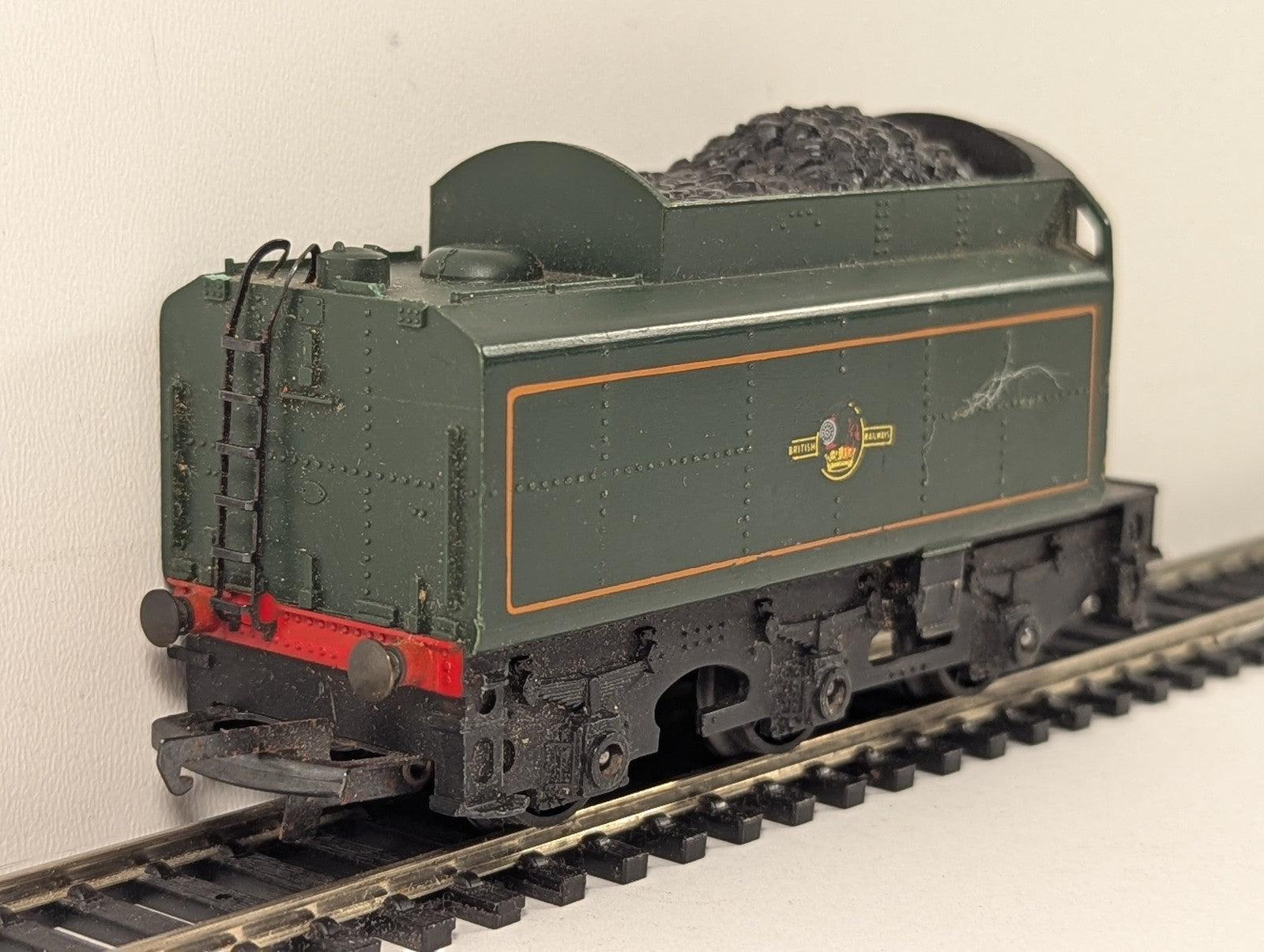 Tri-ang OO Gauge BR 6-Wheel Tender BR Lined Green R.33
