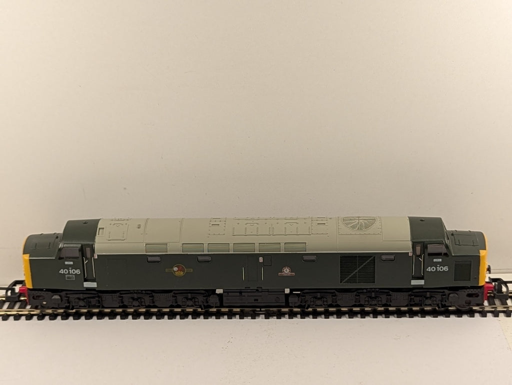 Lima OO Gauge Class 40 Locomotive 40106 BR Green with Full Yellow Ends