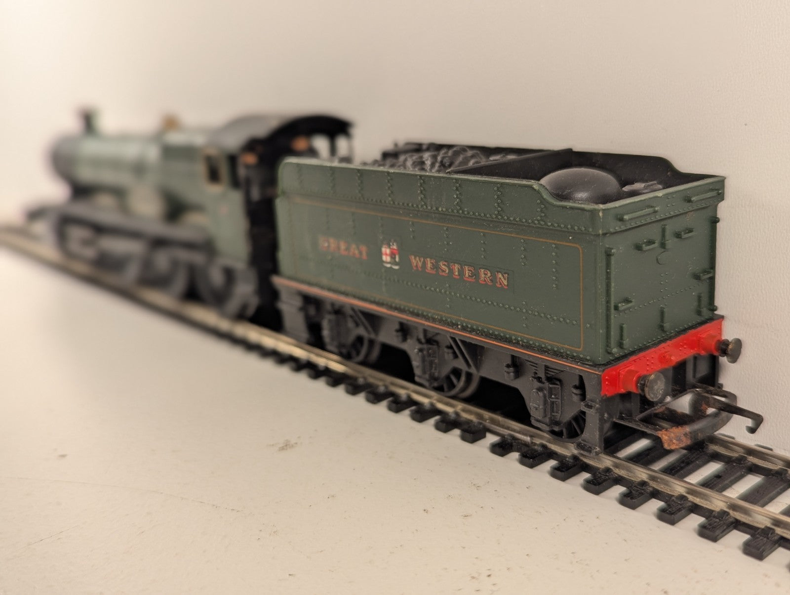 Hornby OO Gauge GWR Hall Class 'Albrighton Hall' Steam Locomotive
