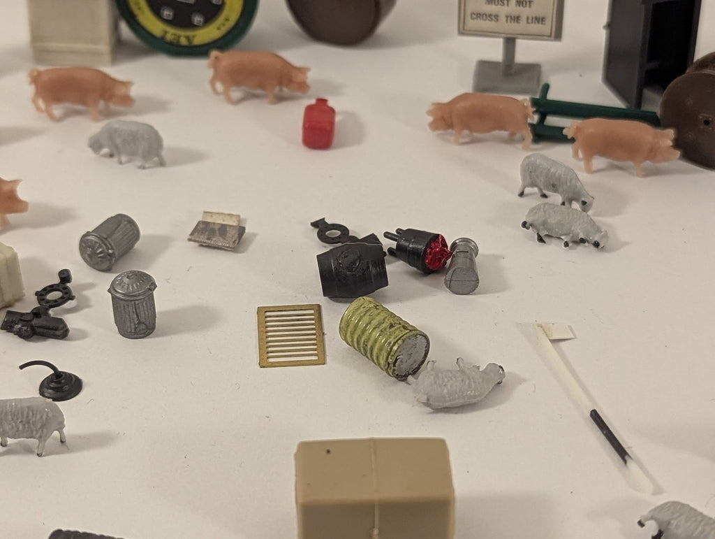OO Gauge Assorted OO Gauge Scenic Accessories, Farm Animals & Details Job Lot