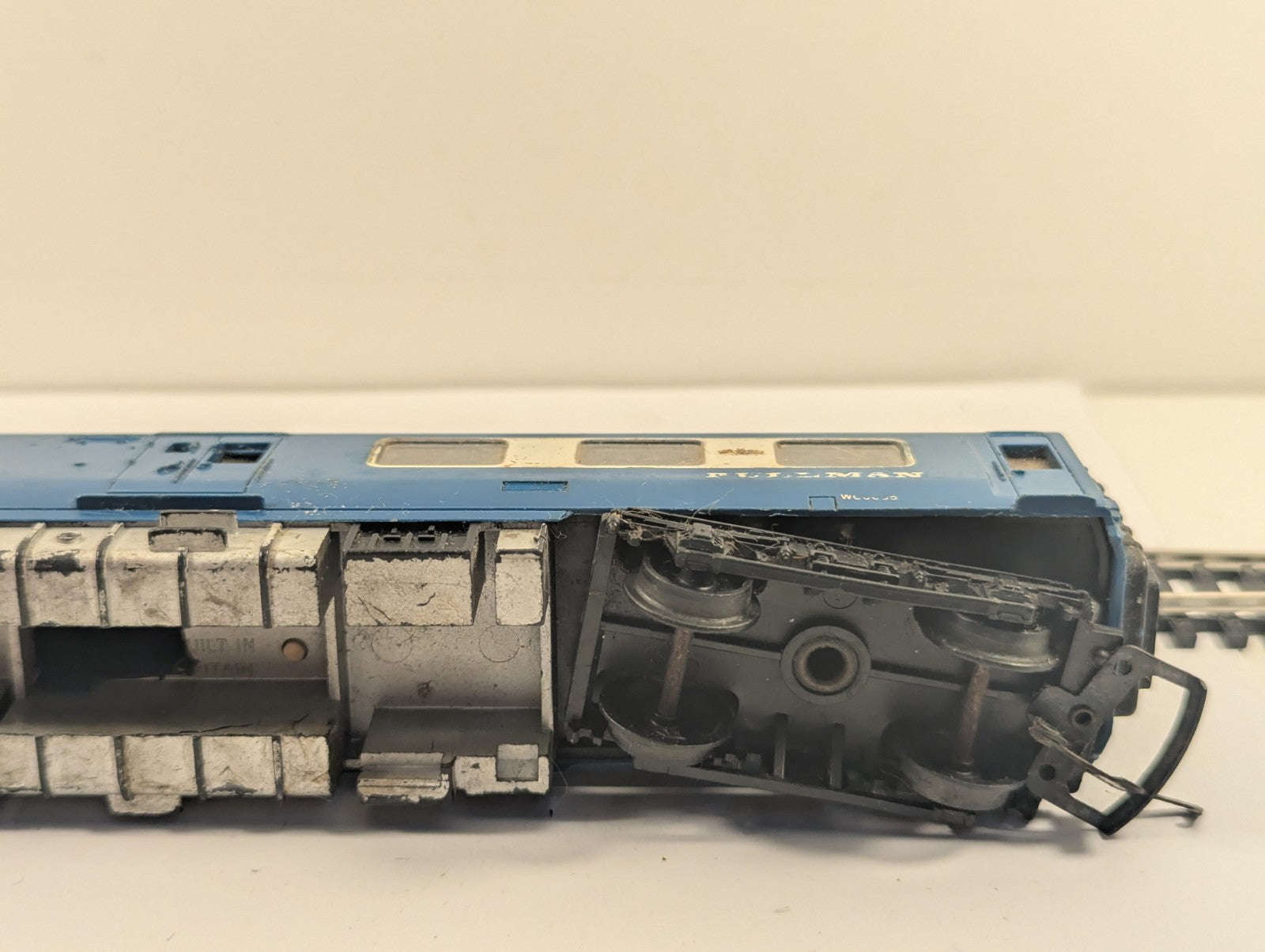 Tri-ang Hornby R555 OO Gauge BR Blue Pullman Motorised Power Car  - Poor Runner