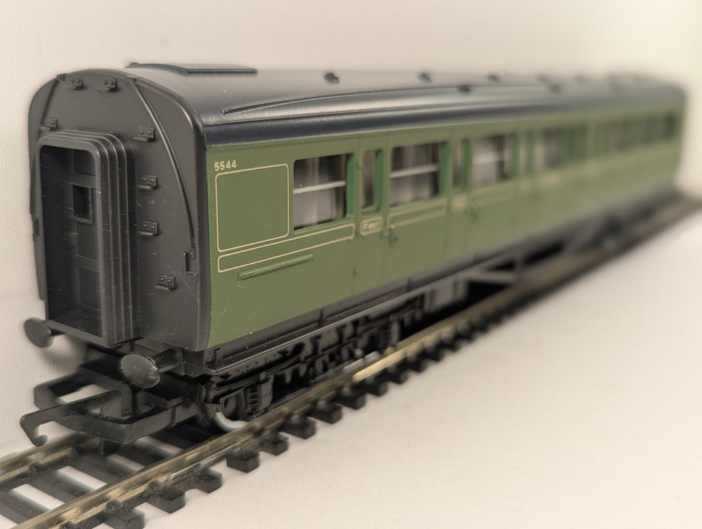 Hornby OO Gauge SR Composite Coach Passenger Coach 5544 SR Olive Green R162