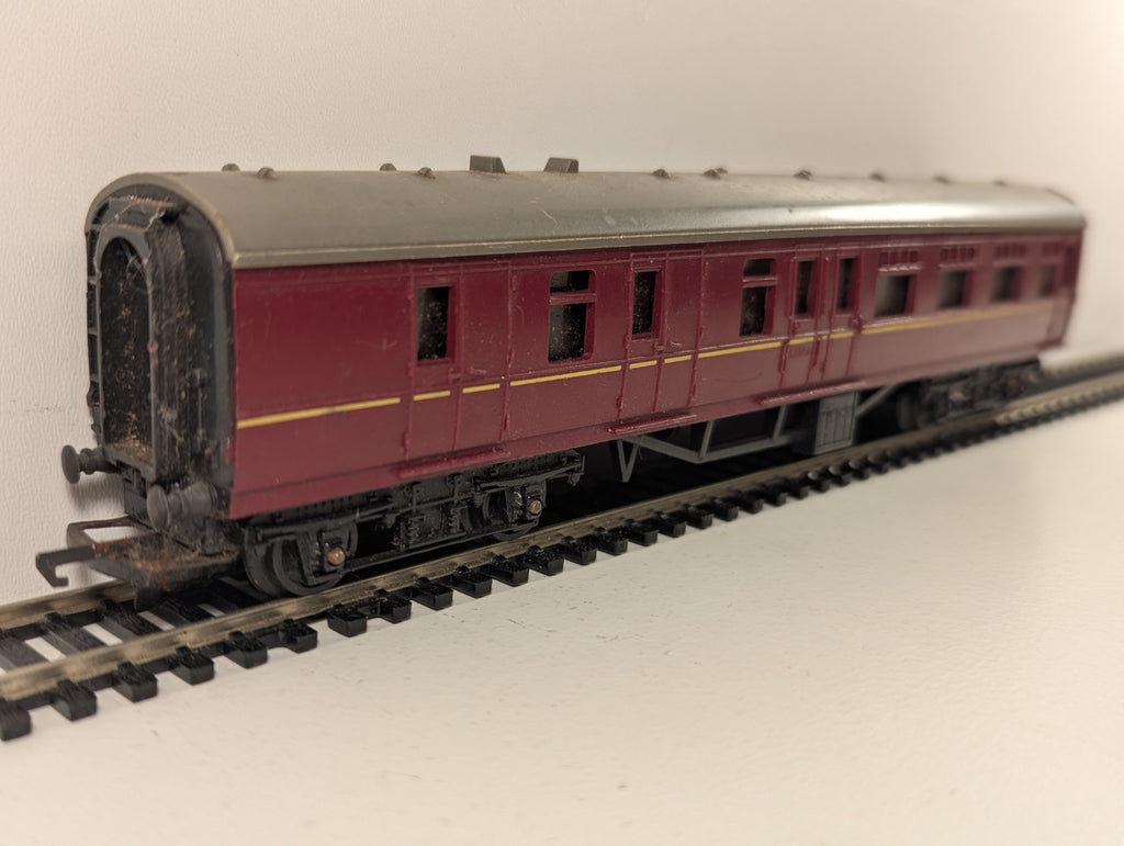 Tri-ang R423 OO Gauge BR Maroon Brake 2nd Coach