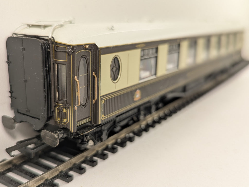 Hornby OO Gauge Pullman Parlour Car 'Car No. 35' Third Class Working Lights
