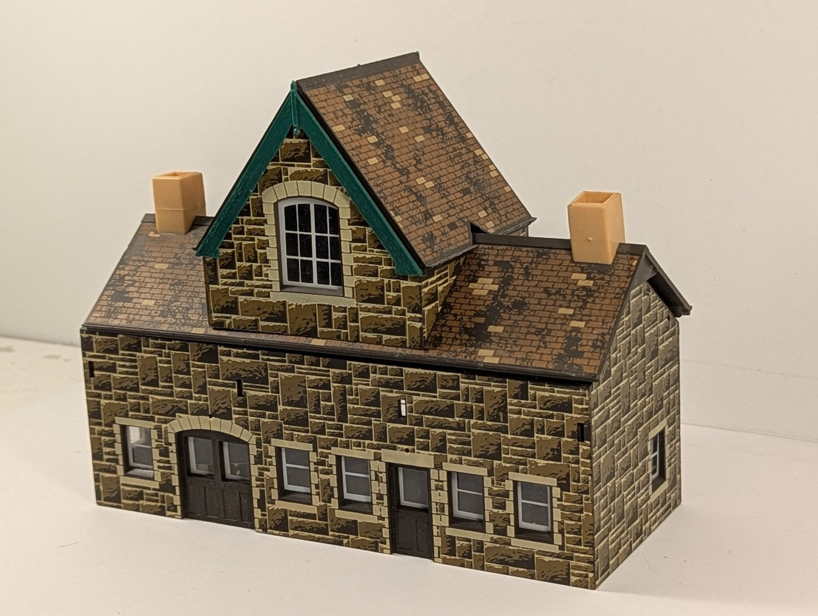 Hornby OO Gauge Station Building Stone R502-010