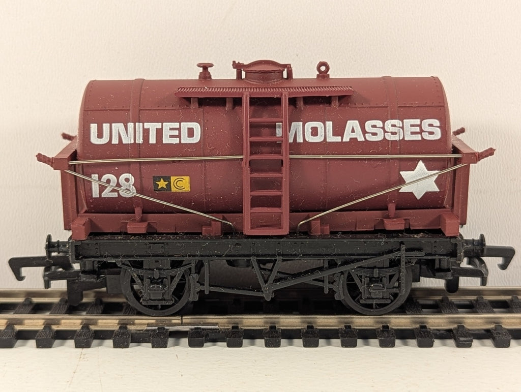 Mainline OO Gauge United Molasses 12 Ton Tanker Wagon