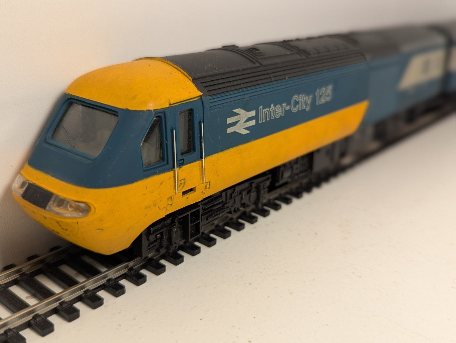 Hornby OO Gauge Class 43 HST Inter-City 125 Power and Dummy Car