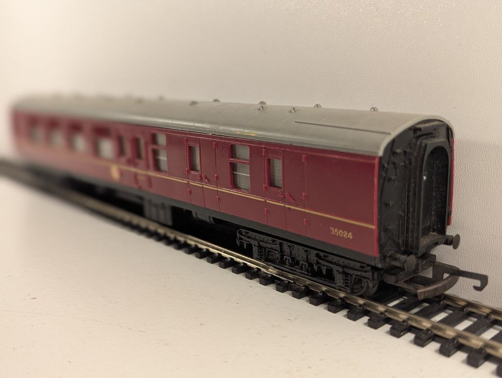 Tri-ang OO Gauge BR Mk1 Brake Second Corridor (BSK) Passenger Coach  35024