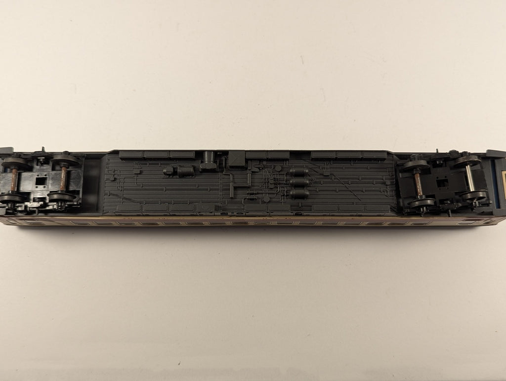 Fleischmann HO Gauge DB TEE 1st Class Open Coach AP4üm-61 Passenger Coach