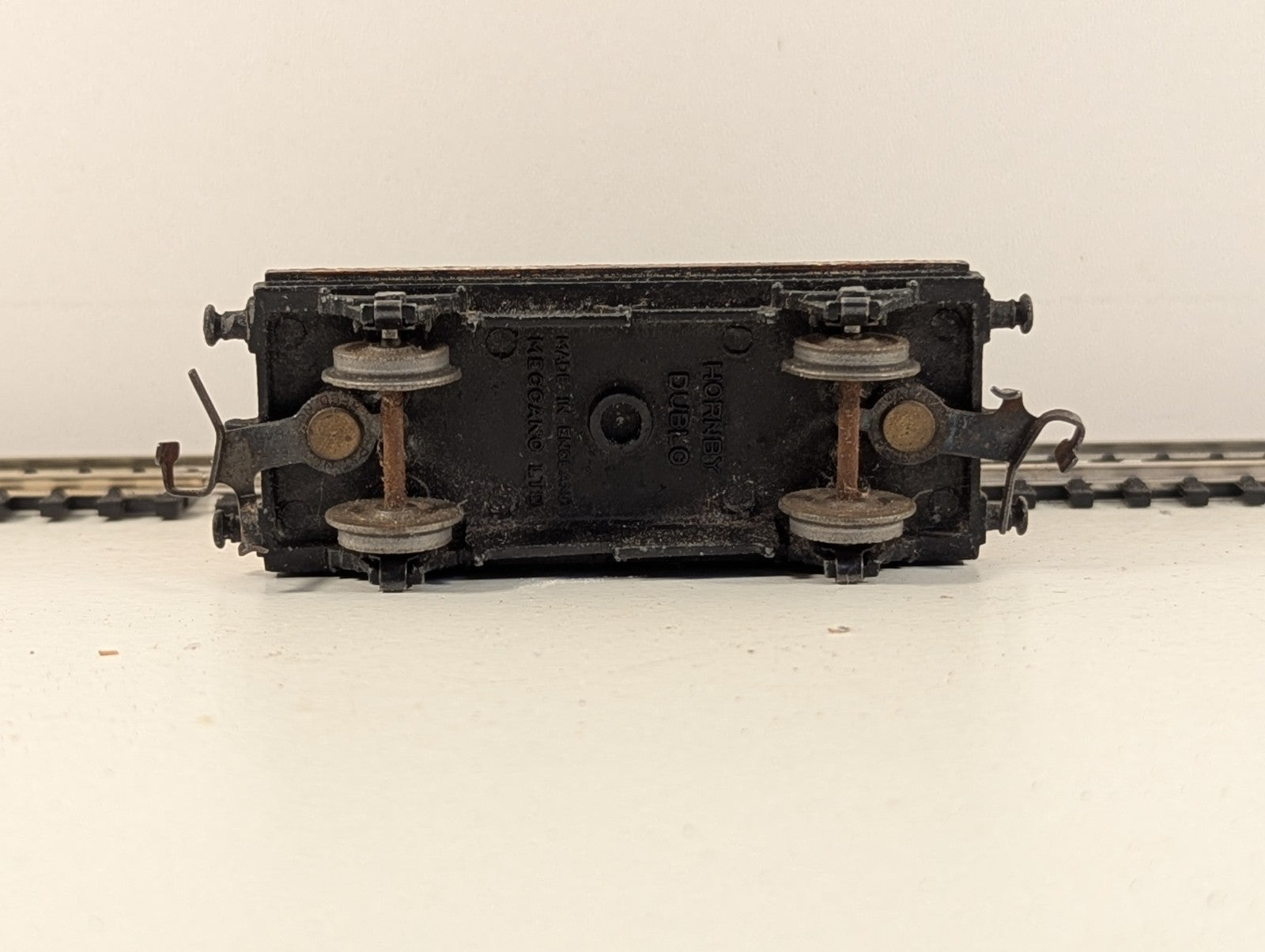 Hornby Dublo 32087 OO Gauge Low-Sided Wagon D.1 with BR Furniture Container