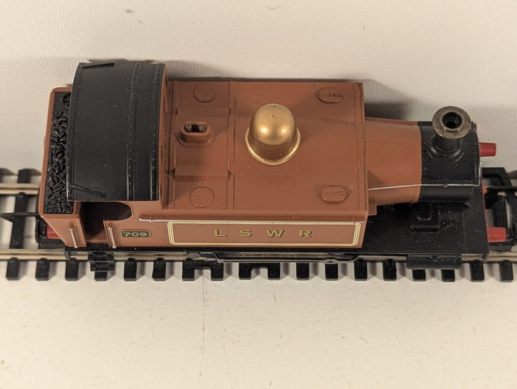Hornby R1035 LSWR Class 101 Holden 0-4-0T No.709 Brown OO Gauge