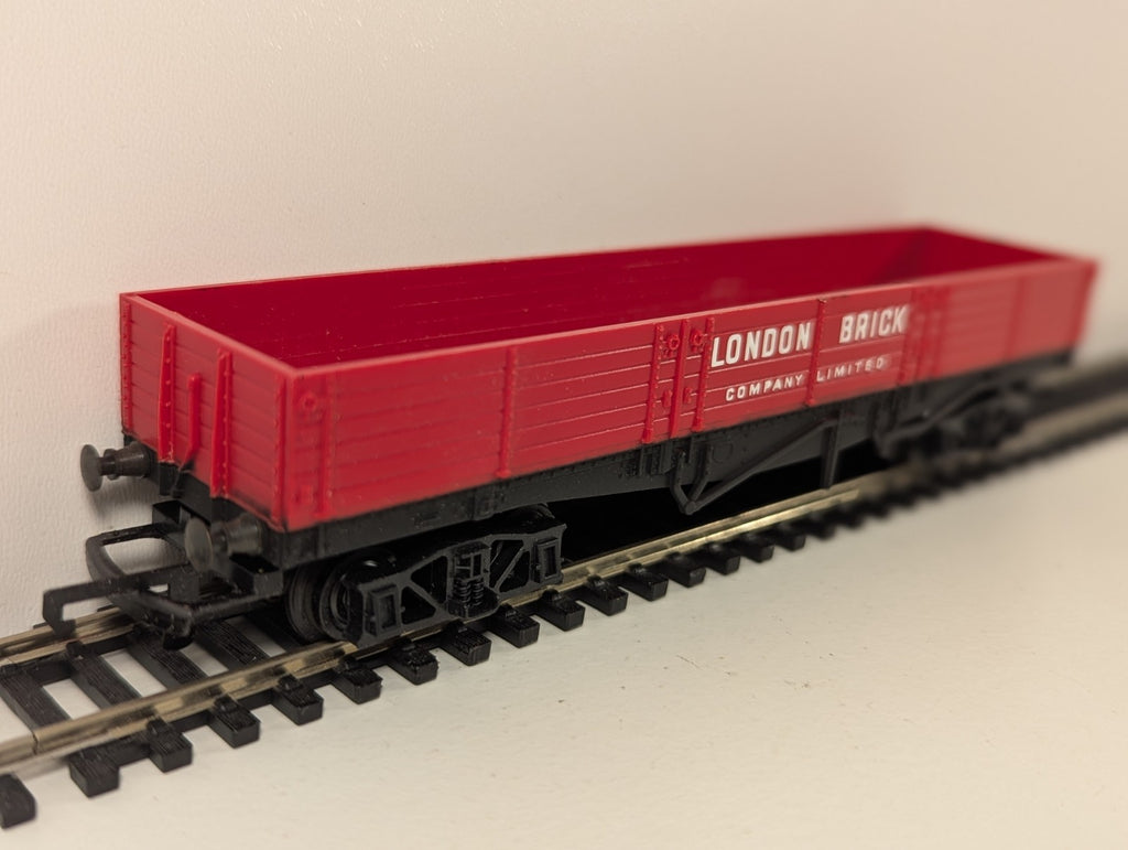 Hornby OO Gauge London Brick Company Bogie Brick Wagon