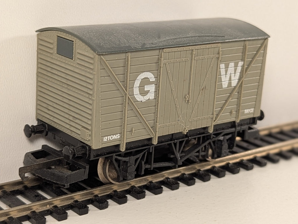 Lima OO Gauge GWR 12-Ton Ventilated Van – Item 305605