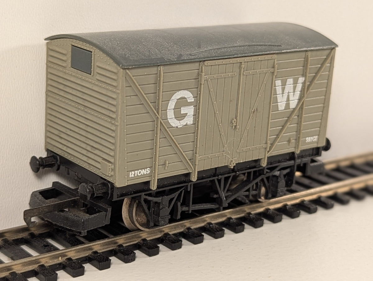 Lima OO Gauge GWR 12-Ton Ventilated Van – Item 305605