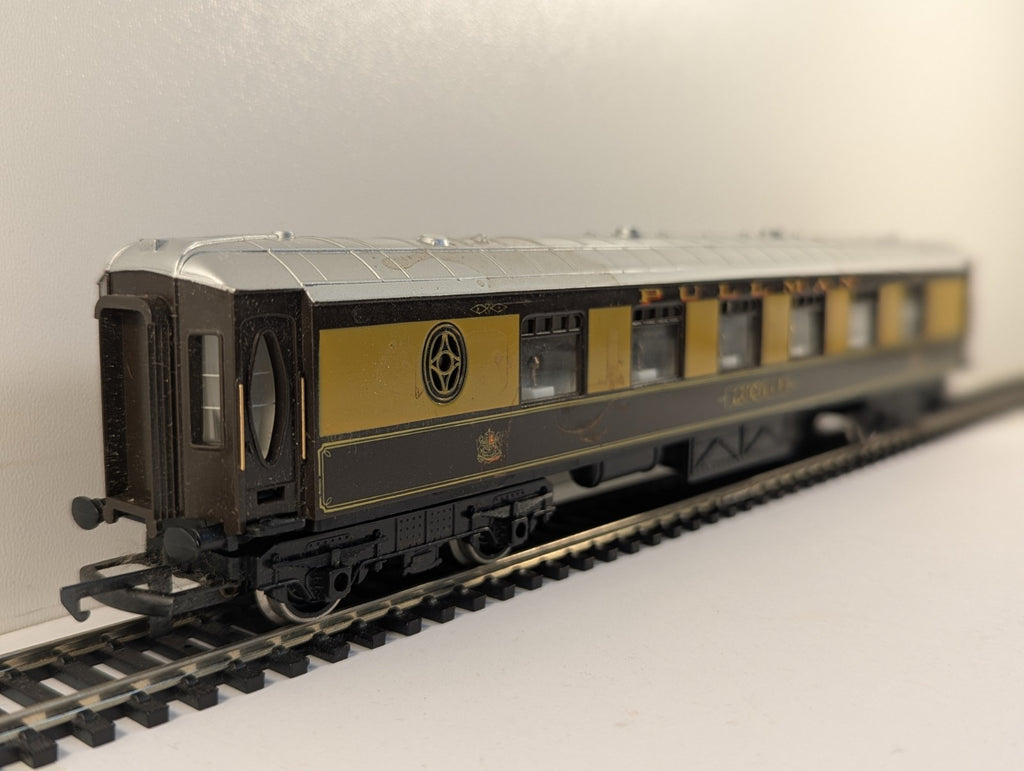 Hornby OO Gauge Pullman First Class Parlour Car "Lucille" - Missing Coupler