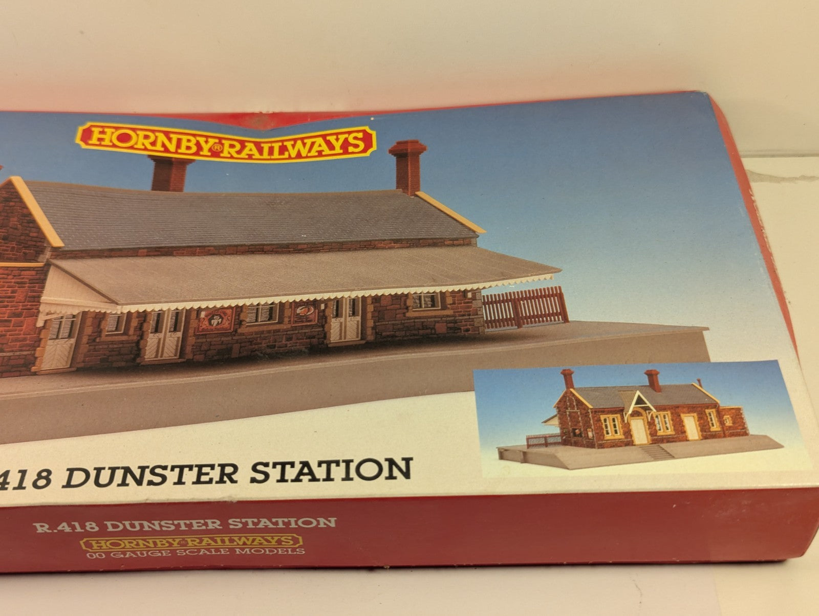 Hornby R418 Dunster Station Construction Kit