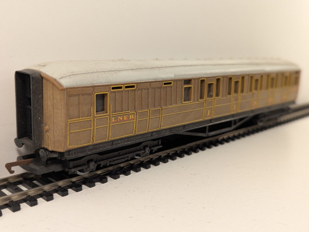 Hornby OO Gauge LNER Gresley Teak Brake Coach