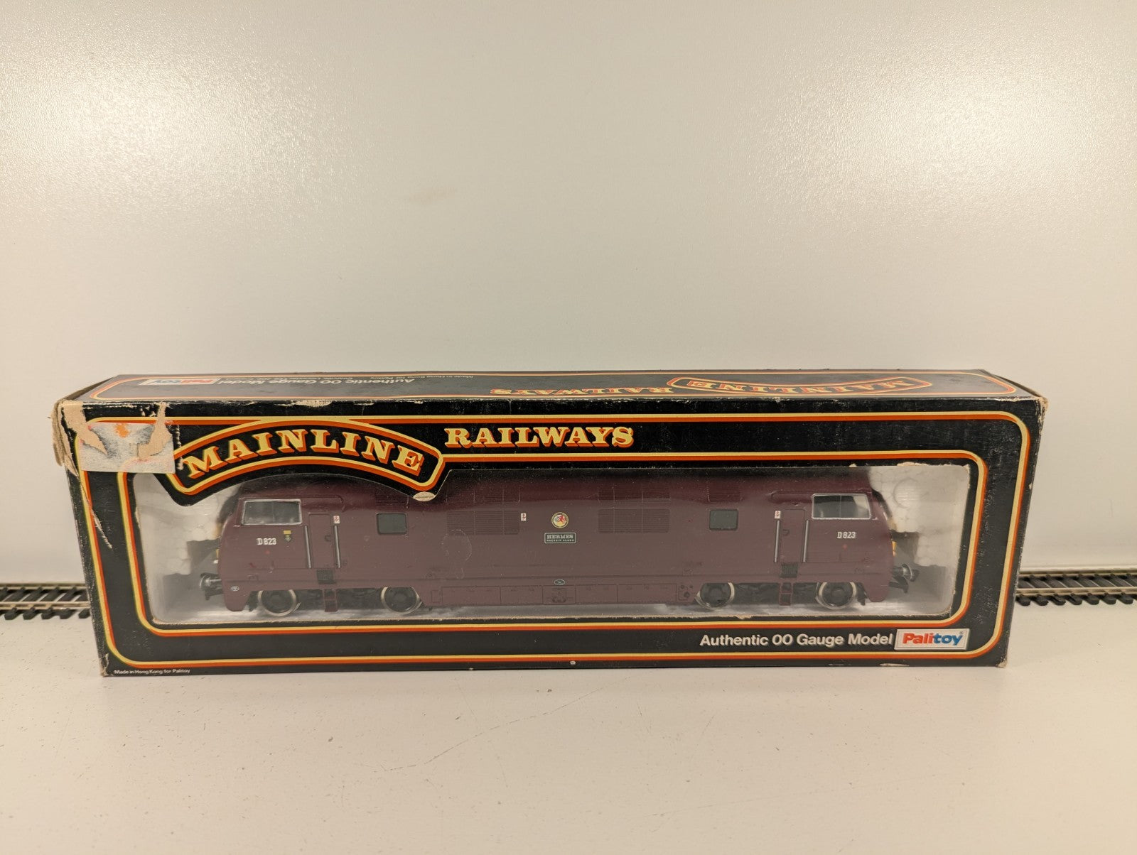 Mainline Railways 37-073 Class 43 “Warship” D823 “Hermes” BR Maroon