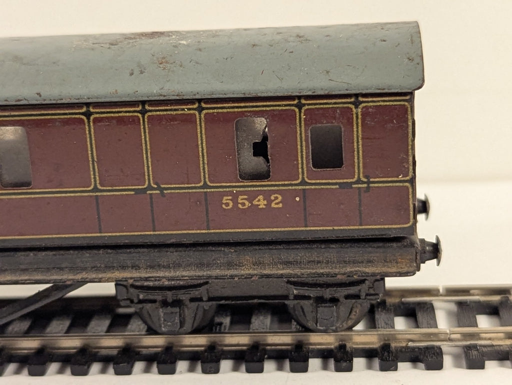 Hornby Dublo OO Gauge LMS Passenger Brake Coach - Missing Couplings