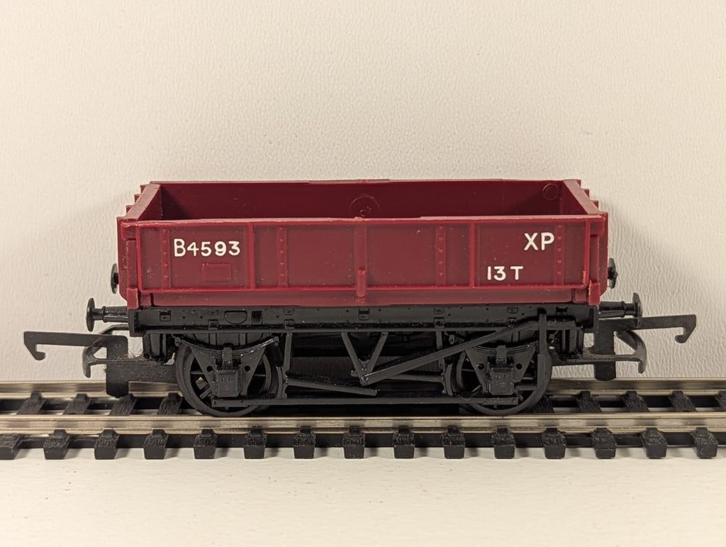 Tri-ang Railways R113 13-Ton Drop-Side Goods Wagon B4593 – OO Gauge