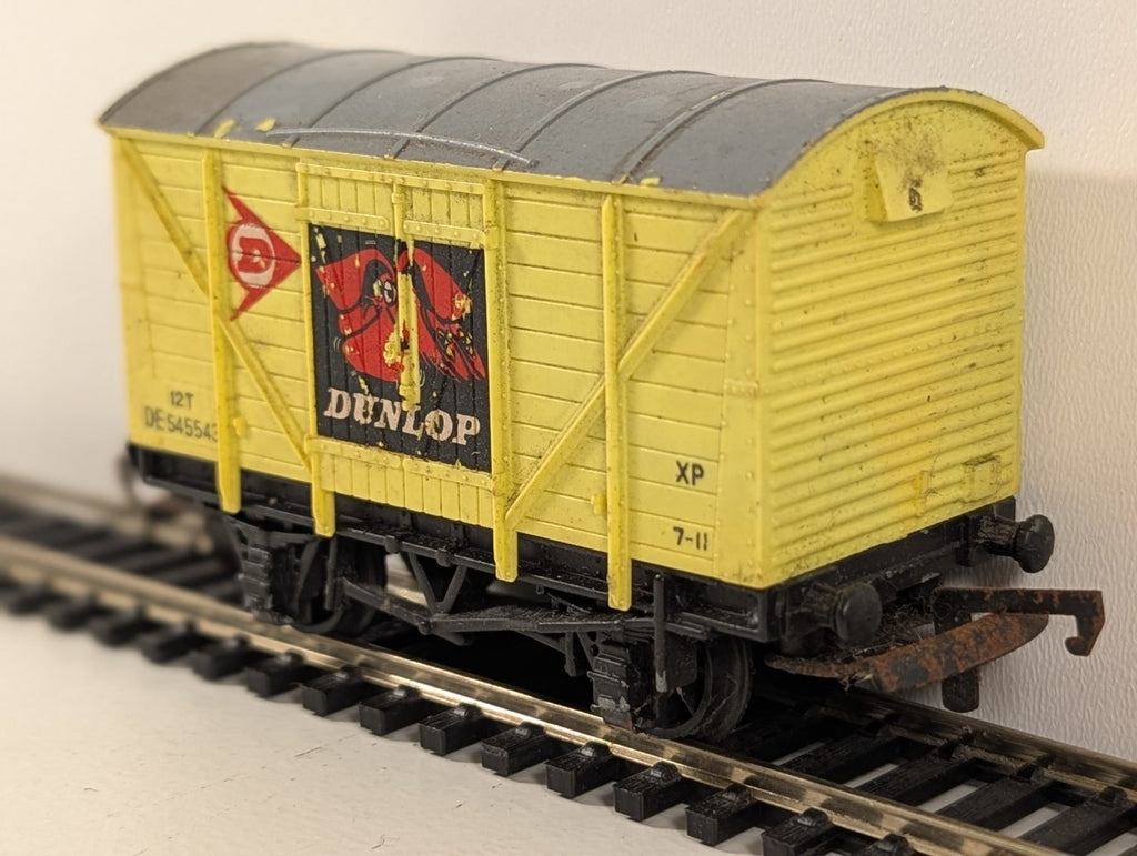 Wrenn Railways W5004 OO Gauge 12T Ventilated Van “Dunlop”