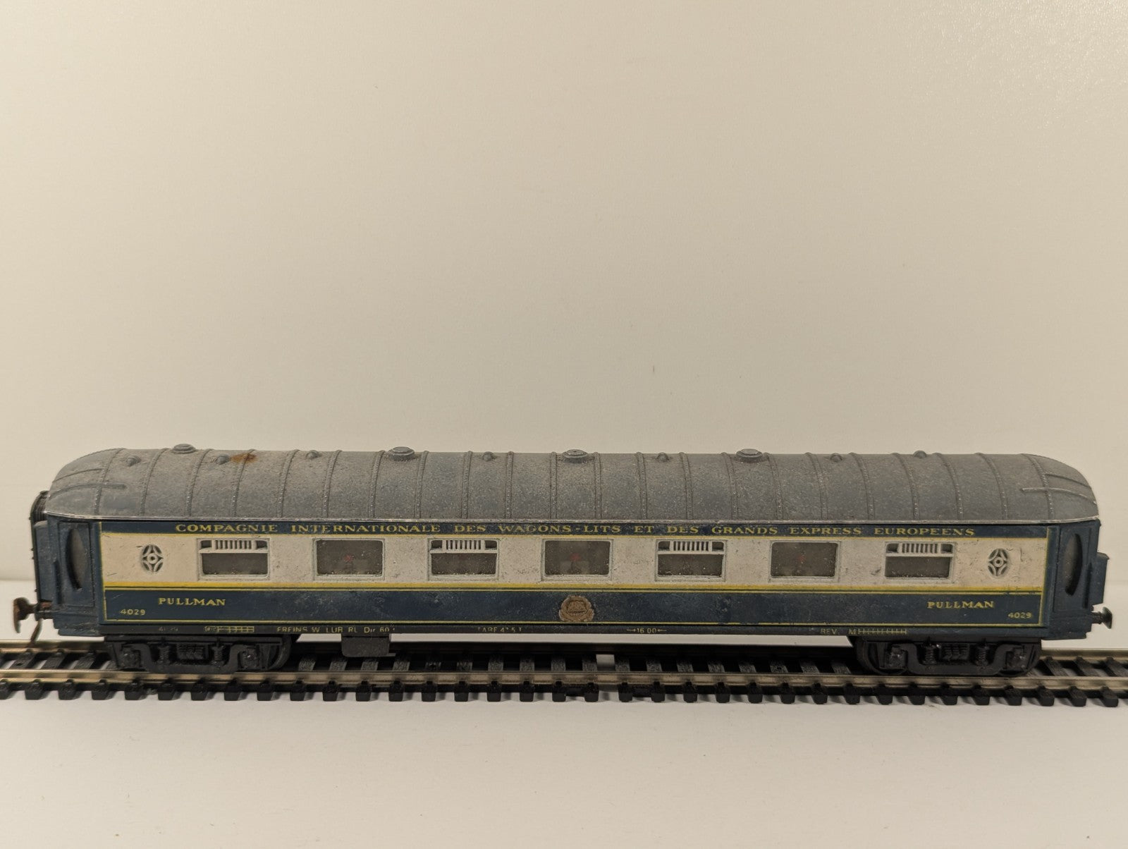 Jouef HO Gauge CIWL Pullman Buffet Car 4029