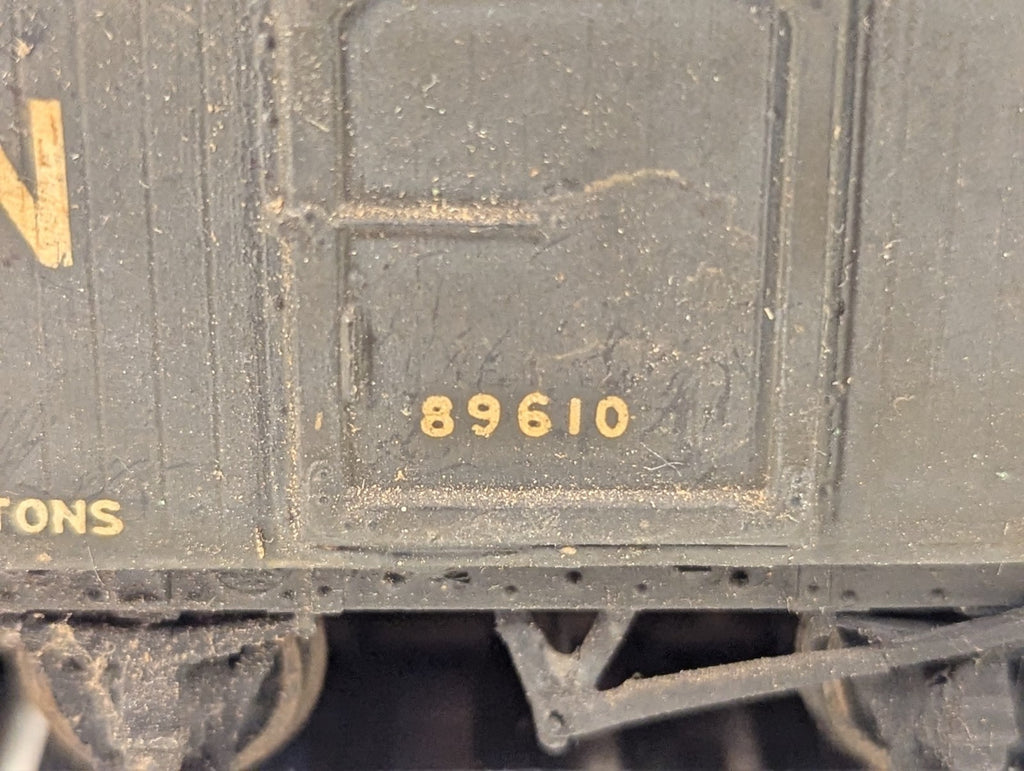Kit Built OO Gauge LNER 12 Ton Covered Goods Van Goods Wagon 89610 LNER