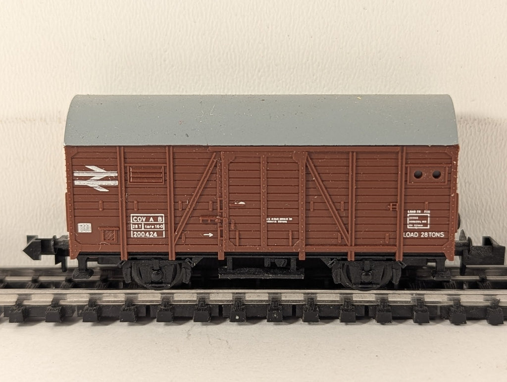 Minitrix N Gauge BR Cov AB Covered Goods Van 200424 BR Bauxite
