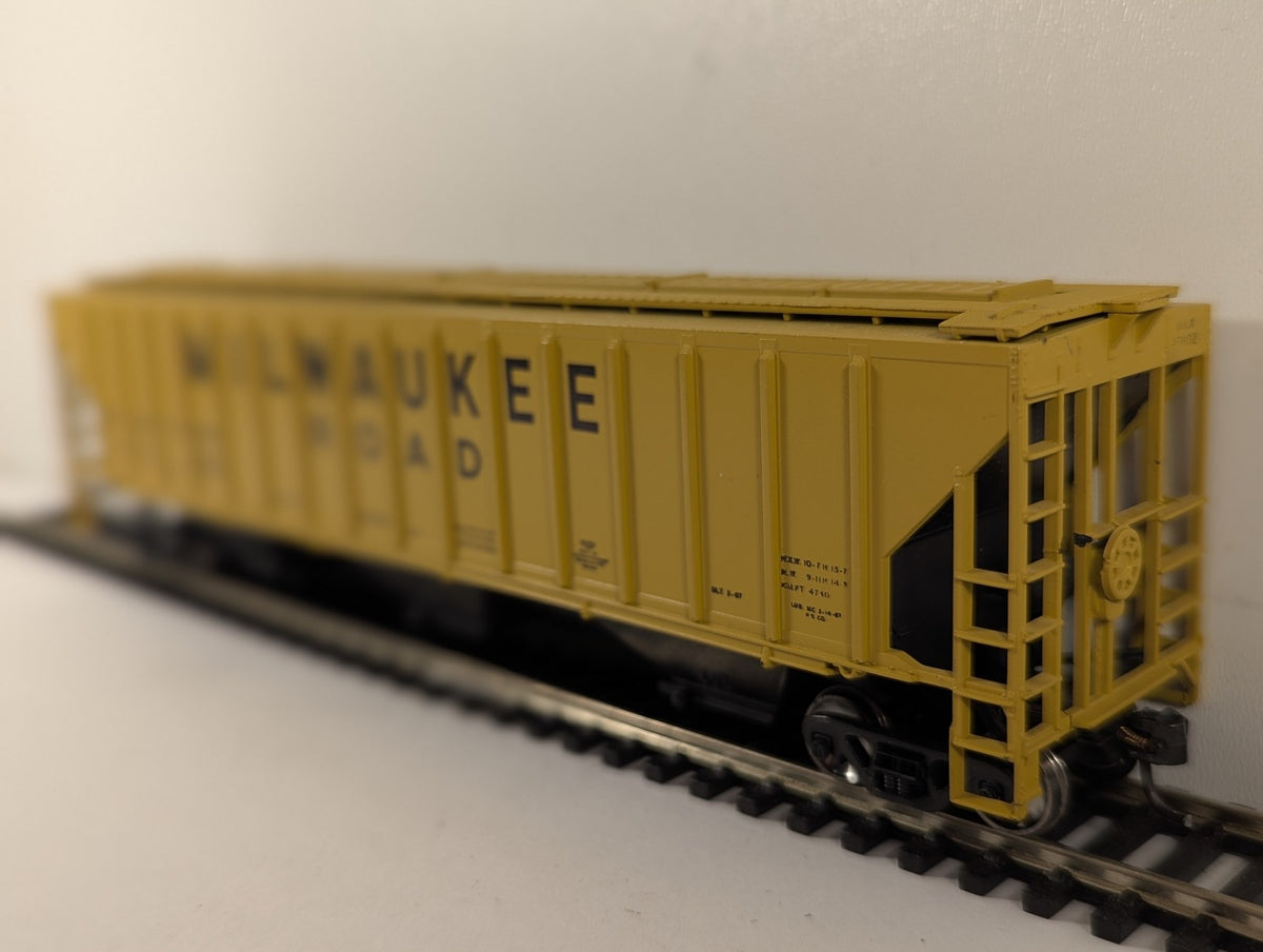HO Gauge 54' Covered Hopper Car MILW 97802 Milwaukee Road